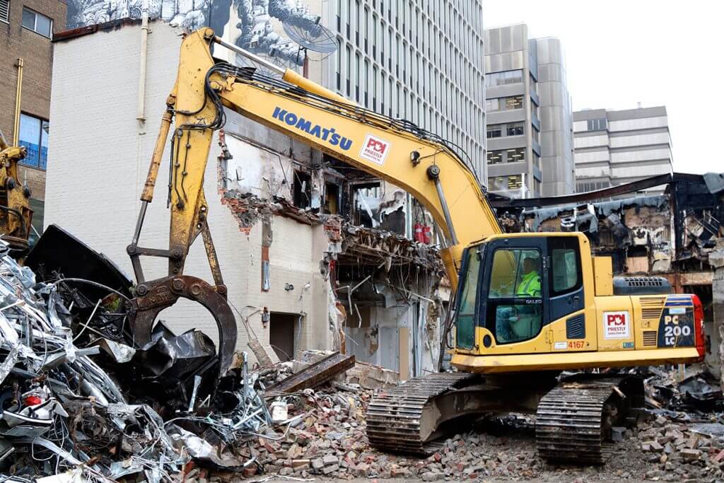 PDI’s experienced, talented crew expertly performed the demolition of the Badminton and Racquet Club of Toronto.