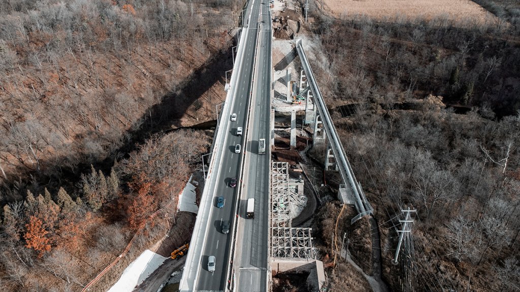 The 700ft Tansley Bridge was no small feat, with 3-truss girders, 4 spans at 48ft wide it carried two lanes of traffic and a sidewalk.
