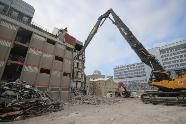 Volvo High Reach Demolishing Toronto Don Jail
